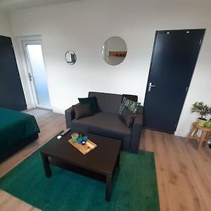Deluxe Studio